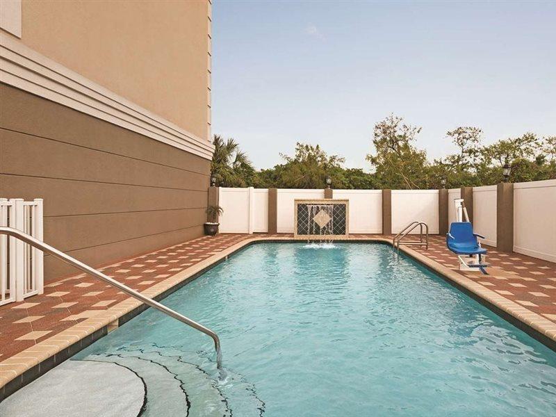Country Inn & Suites By Radisson, Tampa Airport North, Fl West Chase Exterior foto